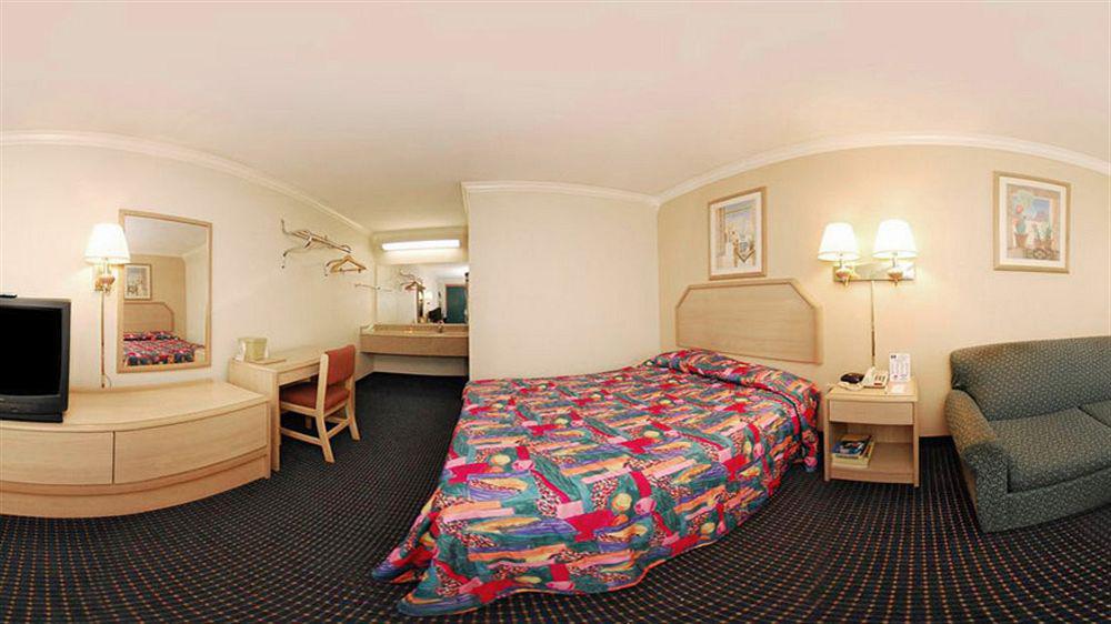 University Inn & Suites Сан-Антоніо Номер фото